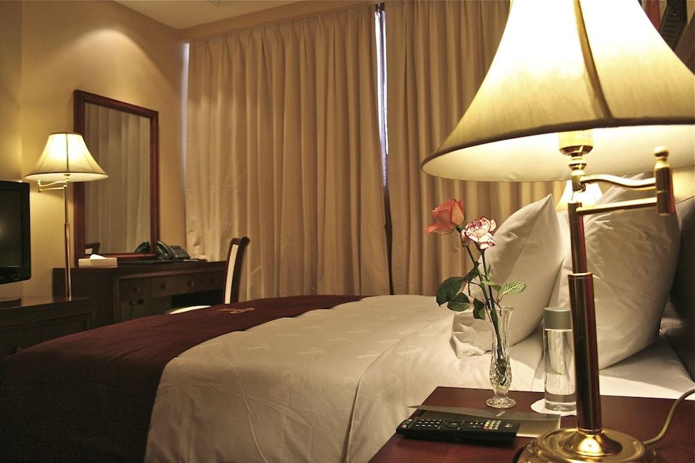 Trianon Royal Hotel Abú Dhabí Exteriér fotografie