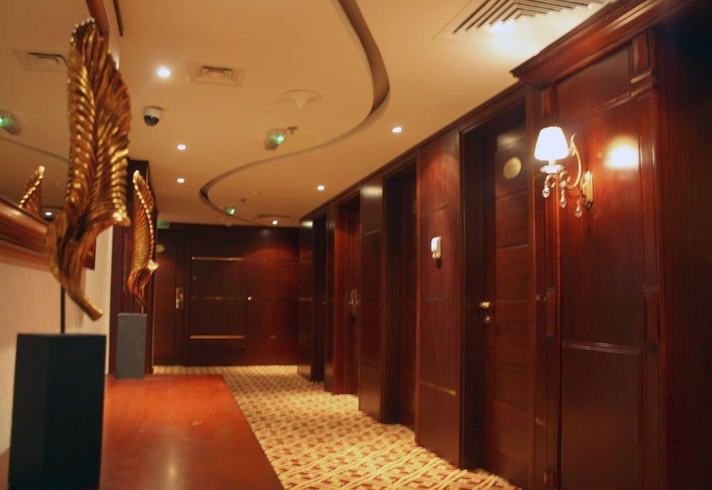 Trianon Royal Hotel Abú Dhabí Exteriér fotografie